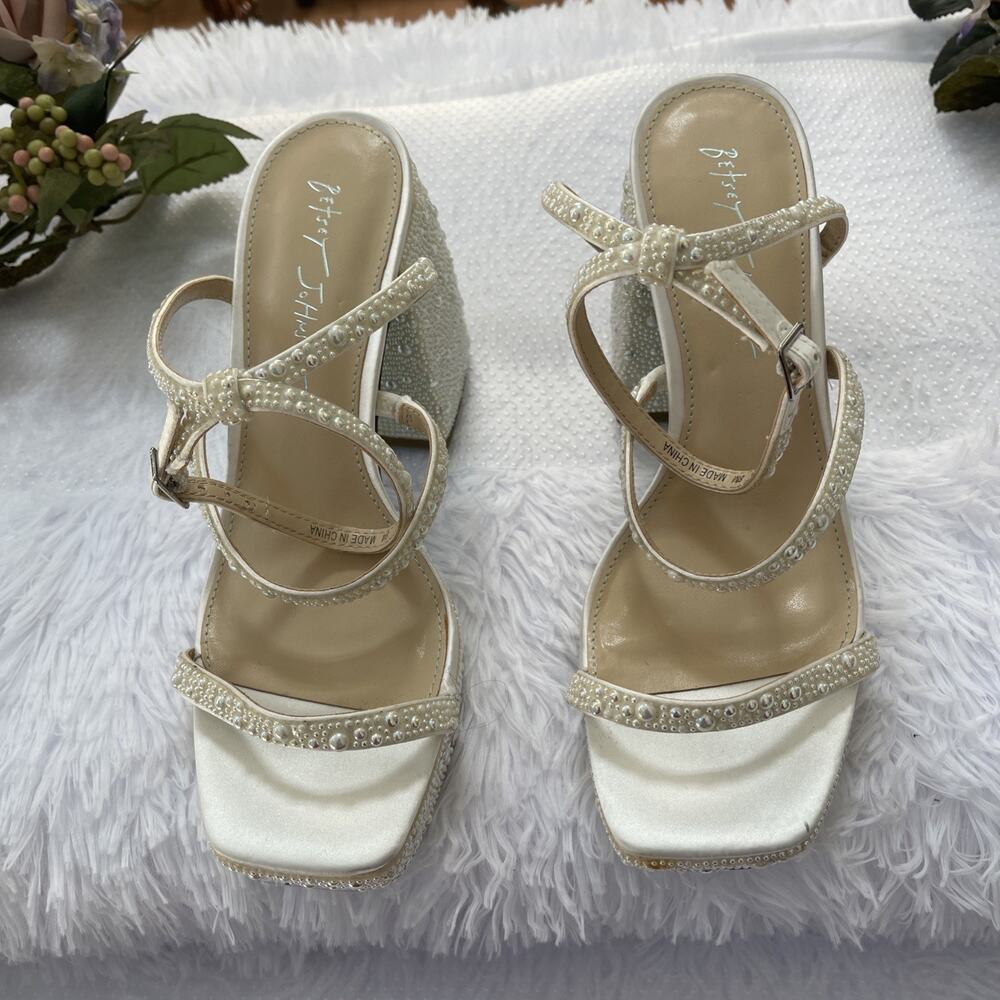 Betsey Johnson SB-Denni 8M Beige Rhinestone Block Heel Ankle Strap Sandals Women - Picture 6 of 9